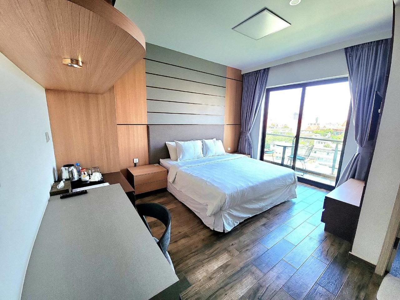 Chilchill Hotel Riverside พนมเปญ ภายนอก รูปภาพ
