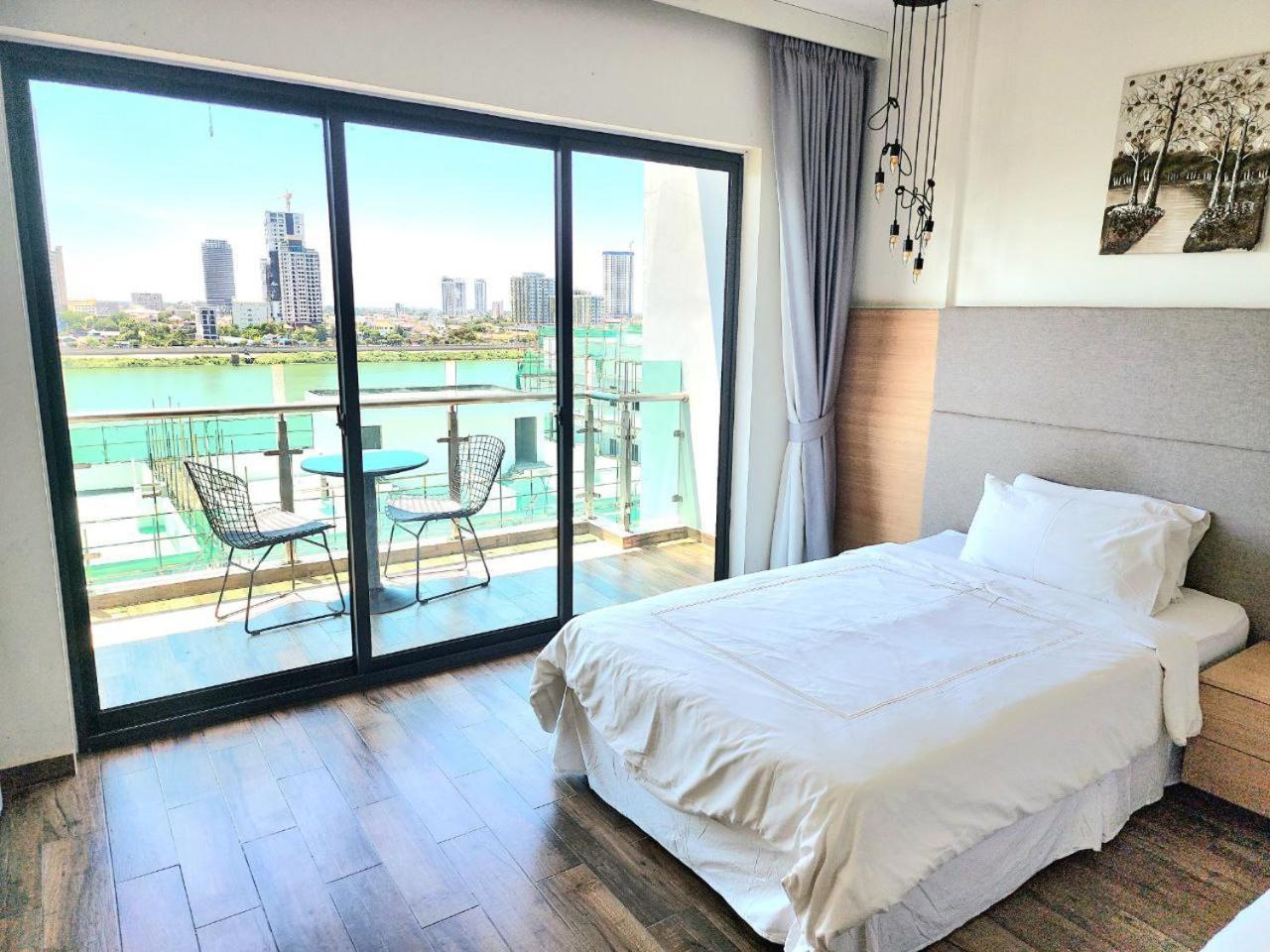 Chilchill Hotel Riverside พนมเปญ ภายนอก รูปภาพ
