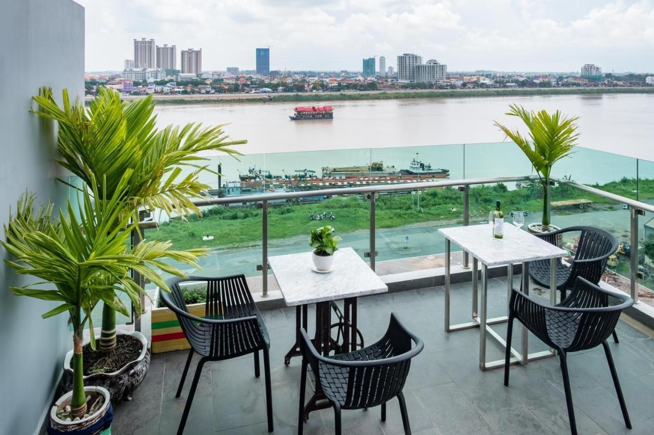 Chilchill Hotel Riverside พนมเปญ ภายนอก รูปภาพ